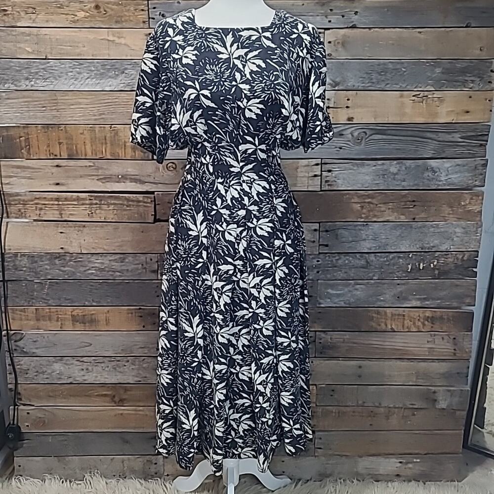 Vintage Silk Studio Black White Floral Midi Dress size 8 A-Line Classic